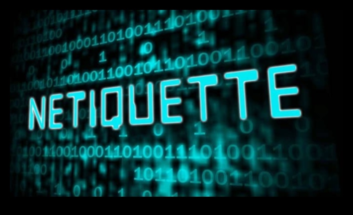 אבולוציה של נימוסים: ניווט נורמות משתנות בעידן הדיגיטלי