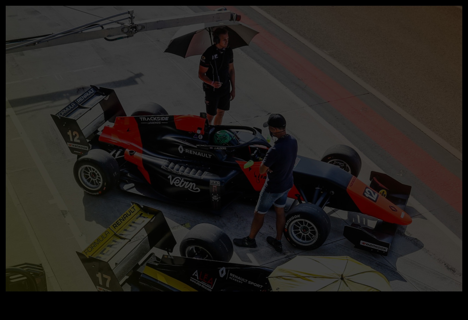 סיפורי המסלול: הרפתקאות מירוץ בעולם מכוניות הספורט