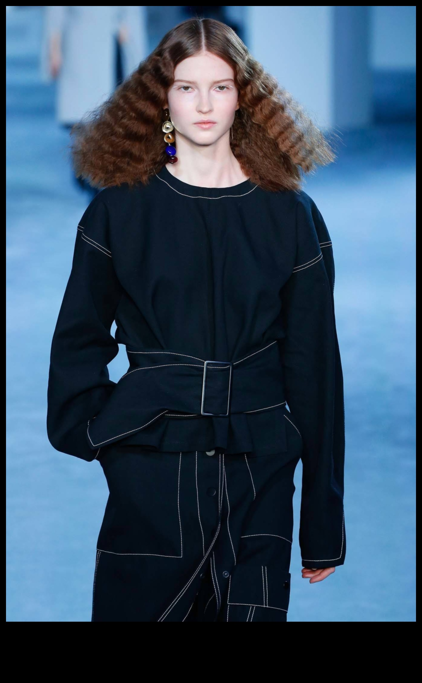 השיער של מי שולט במסלול? מעקב אחר סגנונות בהשראת סלבריטאים