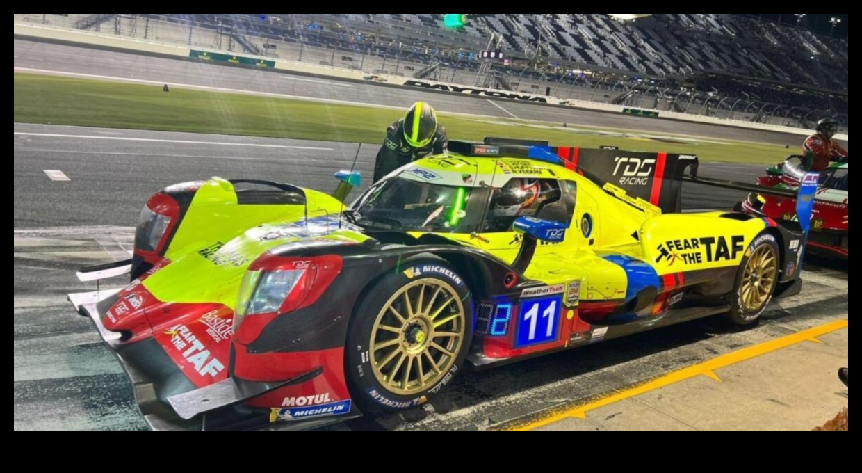 סיפורי המסלול: הרפתקאות מירוץ בעולם מכוניות הספורט